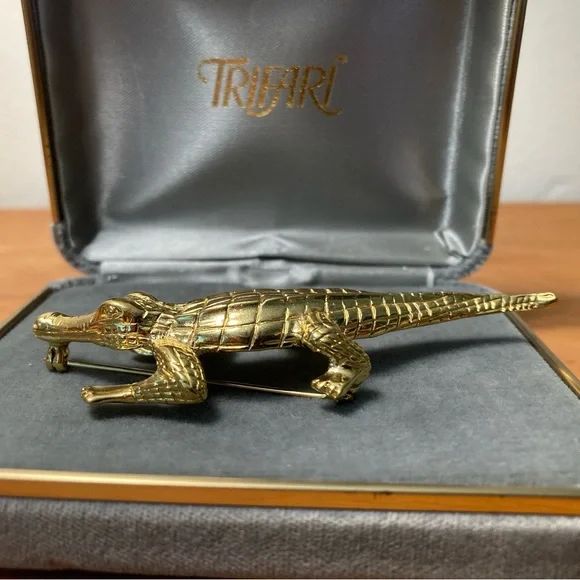 Gator 🐊 VINTAGE Figurine Brooch Pin Trifari University of Florida alliga… - Picture 8 of 8